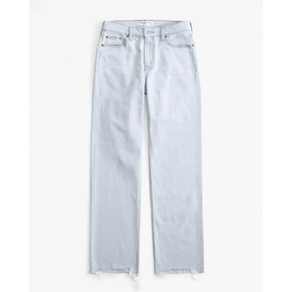 ABERCROMBIE The Baggy Low Rise Jean in Light Blue 28/6R